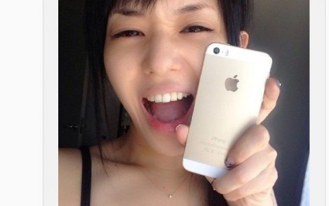 苍井空微博展示新机-金色版iPhone5siPhone5s又添重量级的用户
