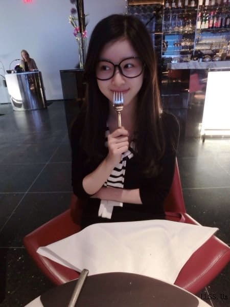 奶茶妹妹花落谁家？京东CEO刘强东赢绣球