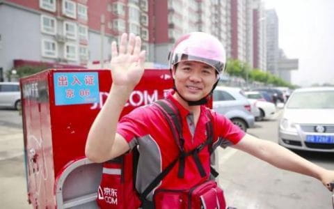 抛弃人设 刘强东重回狠角色
